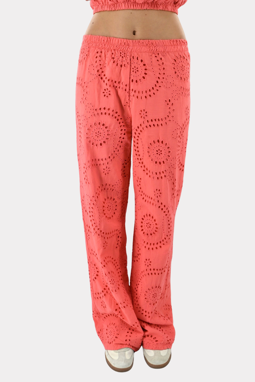 [photo_size]Lot is 1.74m lang en draagt maat S/M.