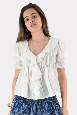 [photo_size]Mesure 1.74m et porte une taille S/M.[/photo_size]