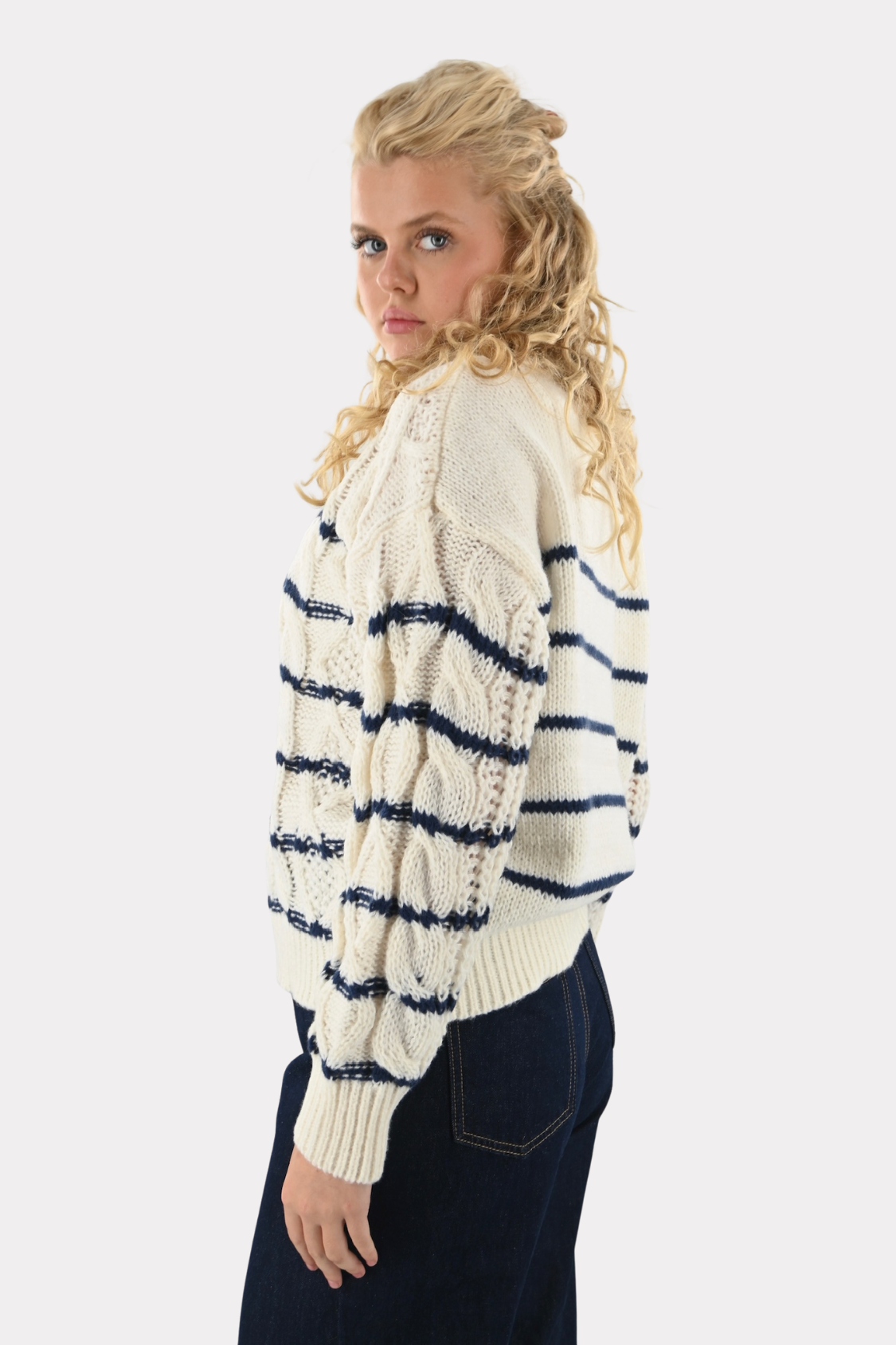 Mia-knit-striped-white-navy-fashiontiger-3