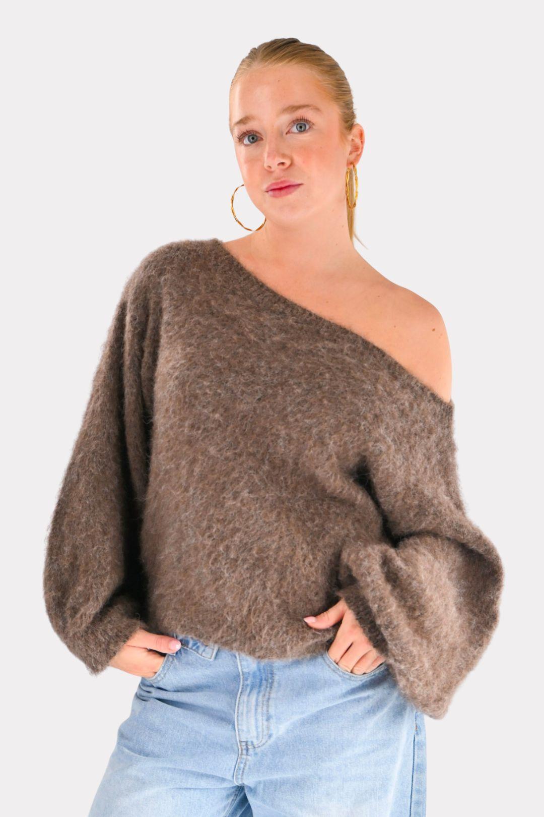 Maira off shoulder knit - bruin