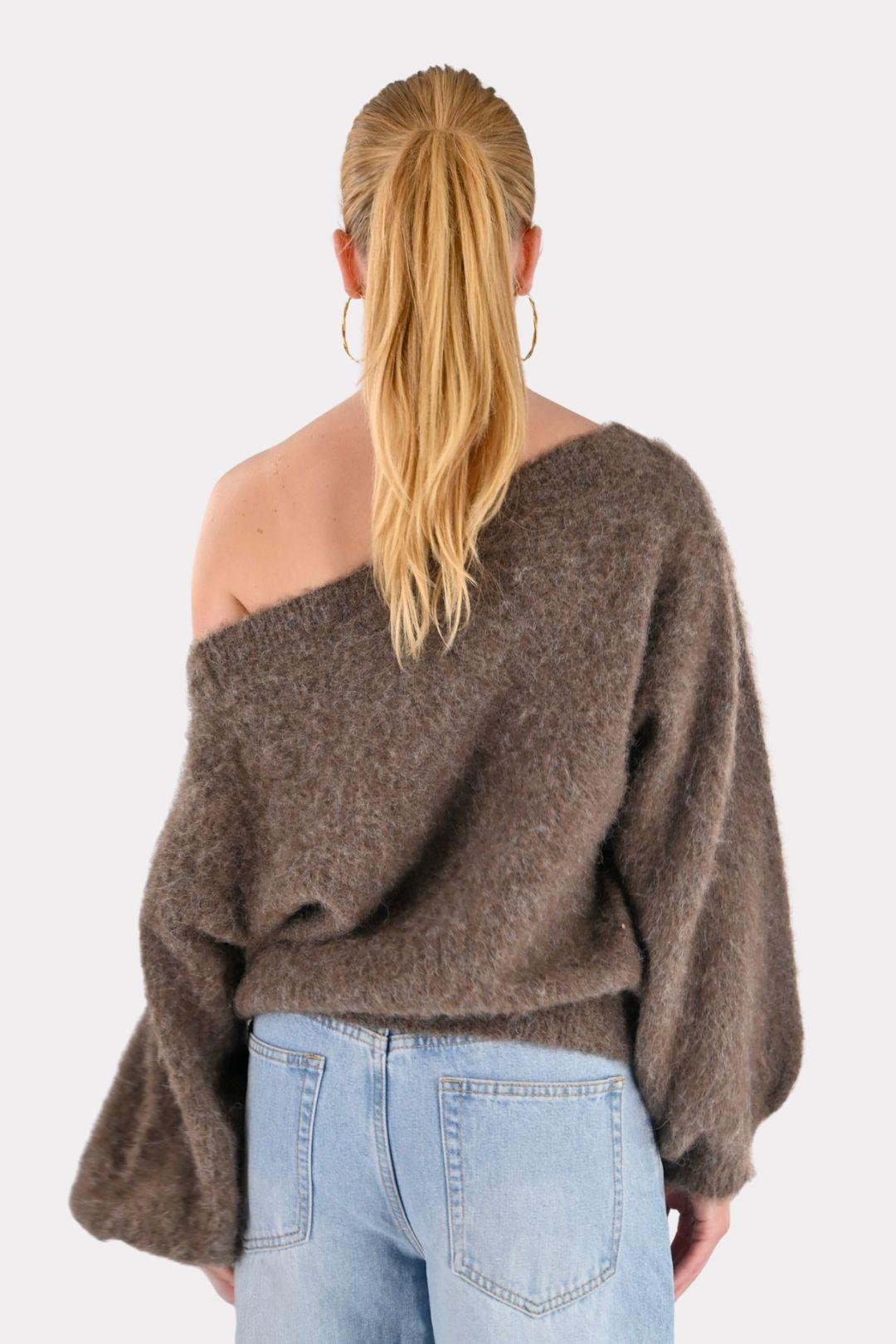 Maira off shoulder knit - bruin