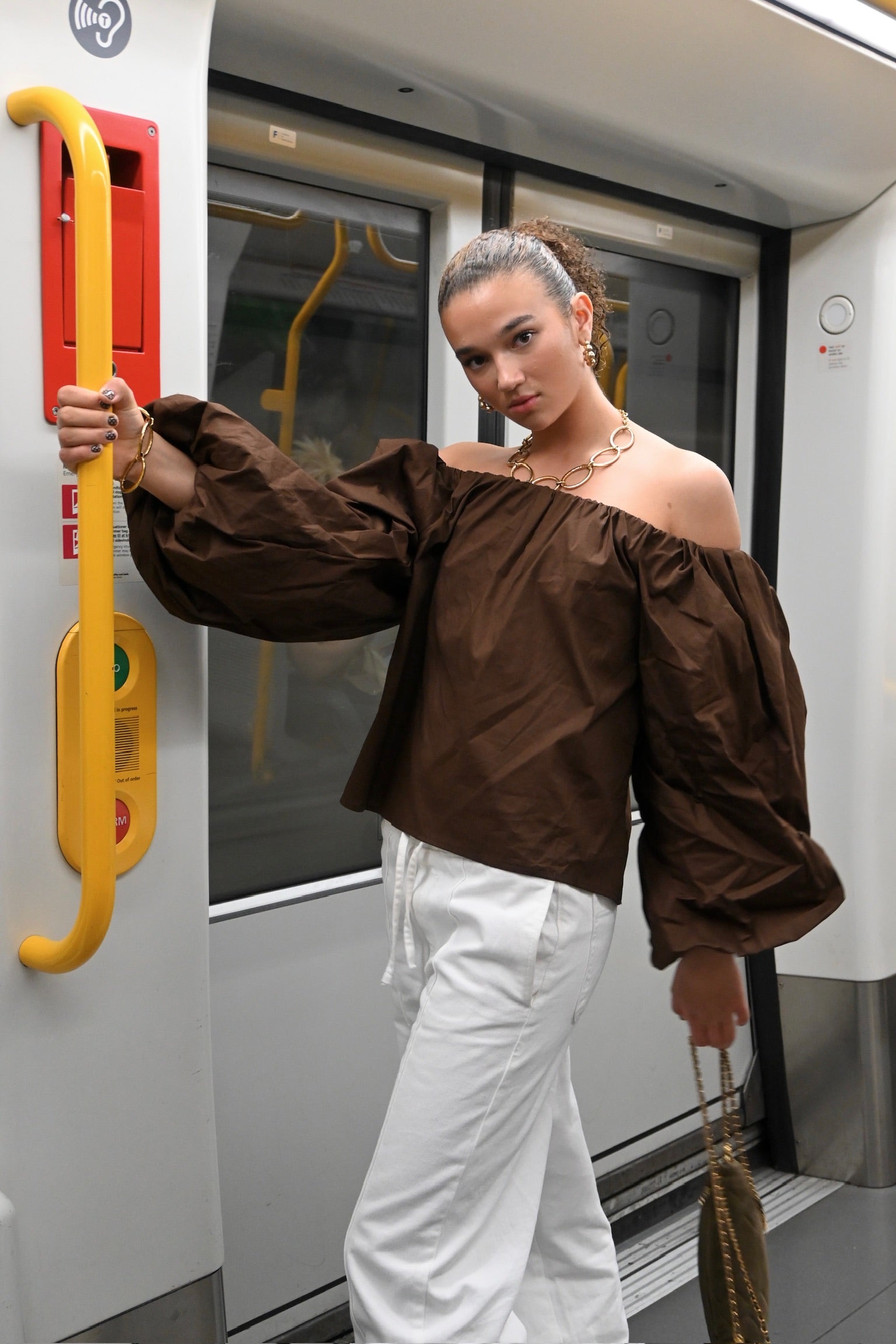 Febe-blouse-brown-fashiontiger-3