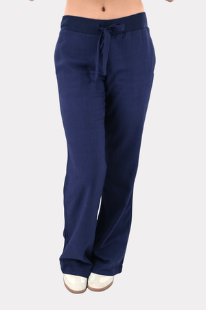 [photo_size]Gwen mesure 1,76 m et porte une taille S/M.[/photo_size]