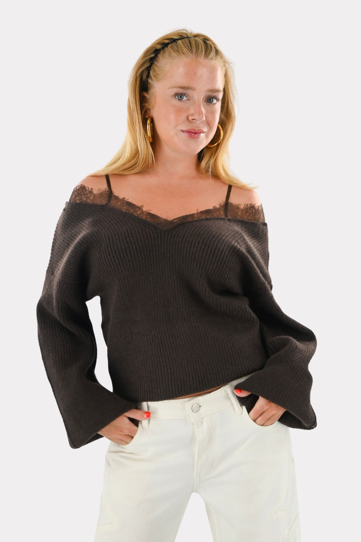 Schulterfreier Spitzenpullover - braun