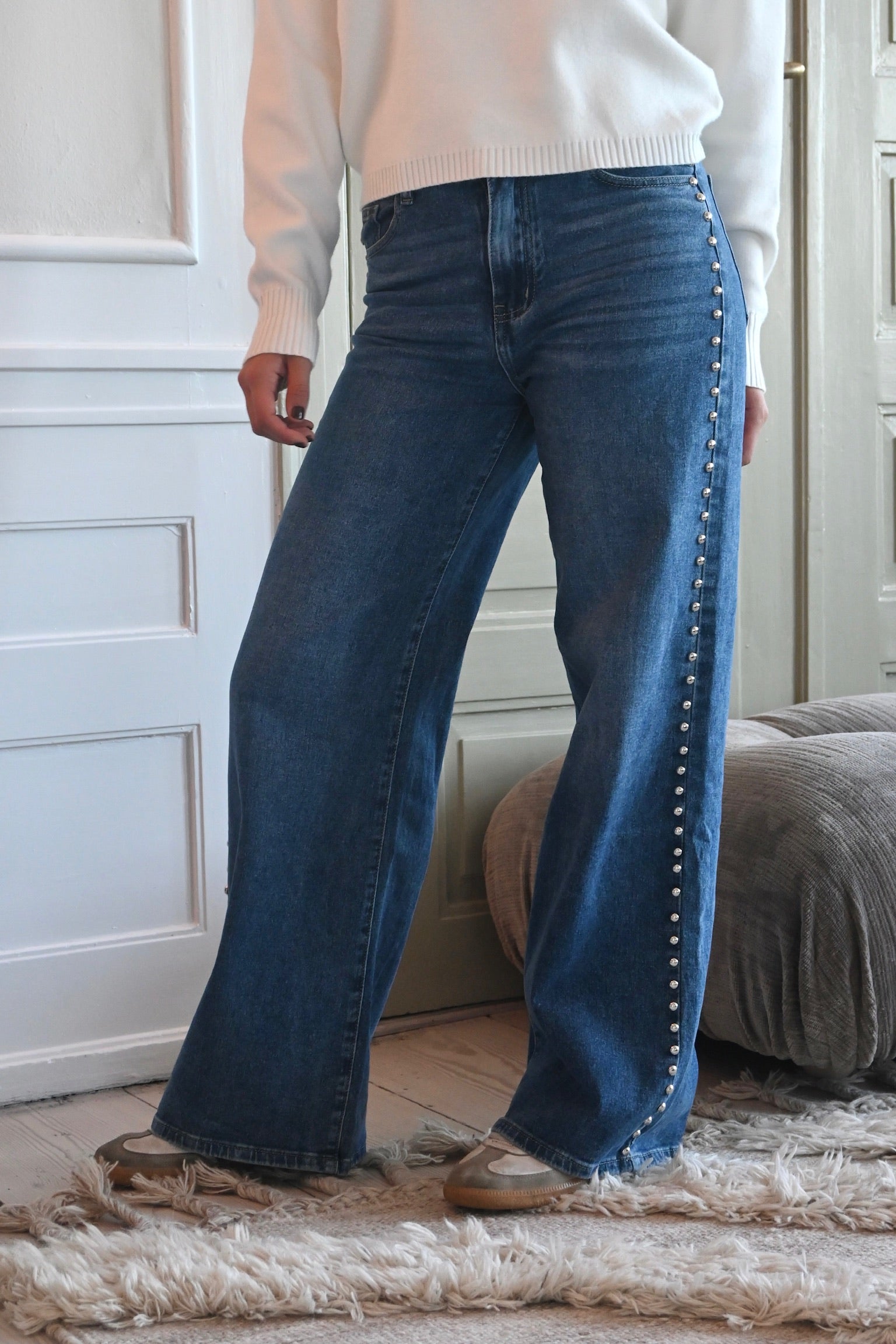 Studded-wide-leg-jeans-blue-fashiontiger-3