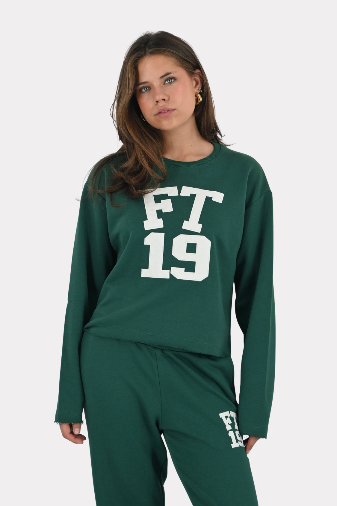 College-sweater-green-fashiontiger