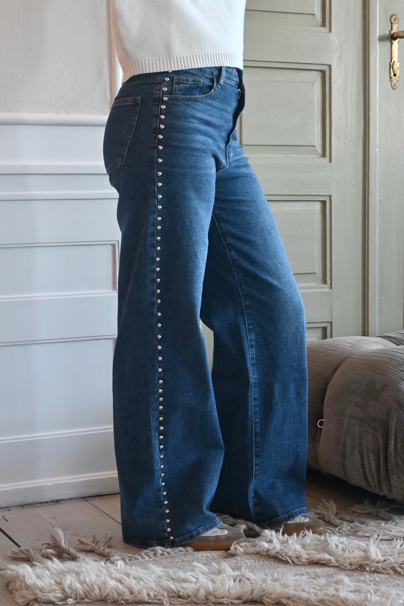 Studded-wide-leg-jeans-blue-fashiontiger-2