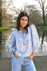 Anne blouse - licht blauw - Fashiontiger 1