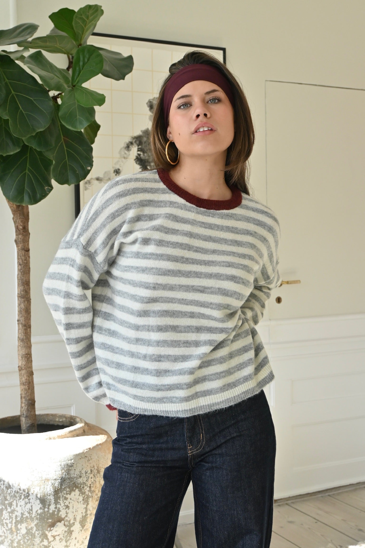 Lysa-knit-striped-grey-white-fashiontiger-1