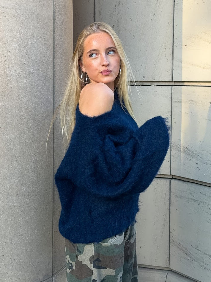 Maira Strickpullover mit Carmen-Ausschnitt – Navy