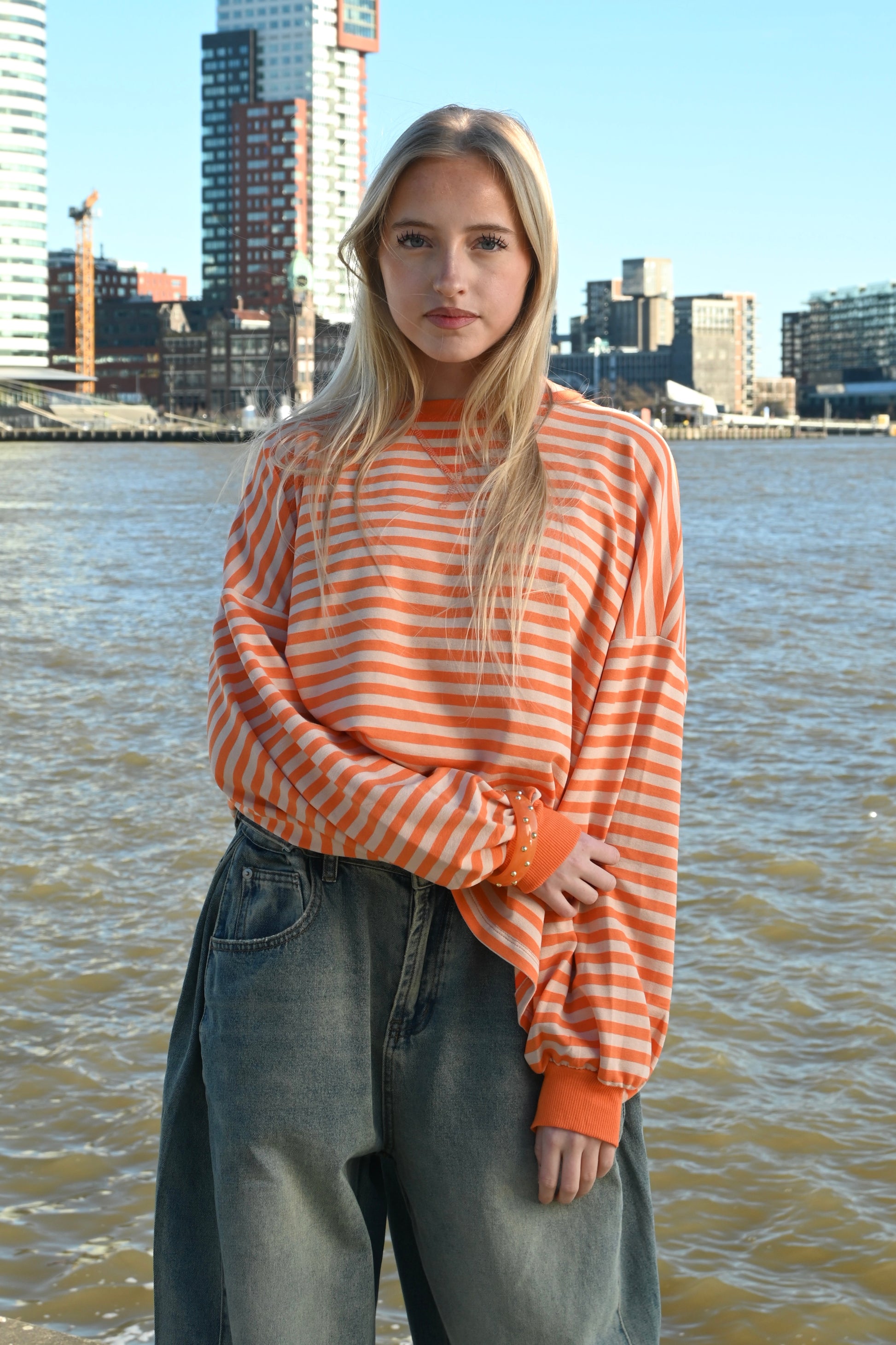 Lore t-shirt long sleeve striped - oranje - Fashiontiger 3