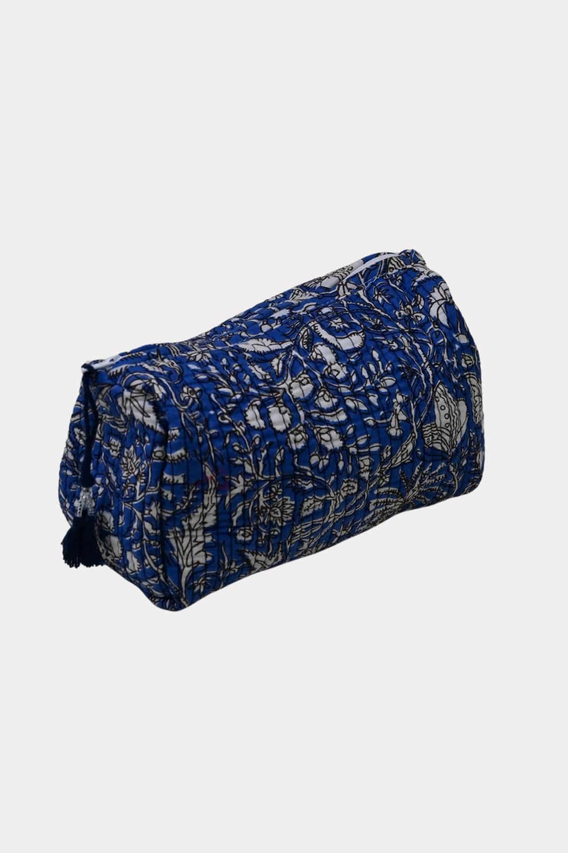 beauty-bag-klein-cobalt-fashiontiger-2