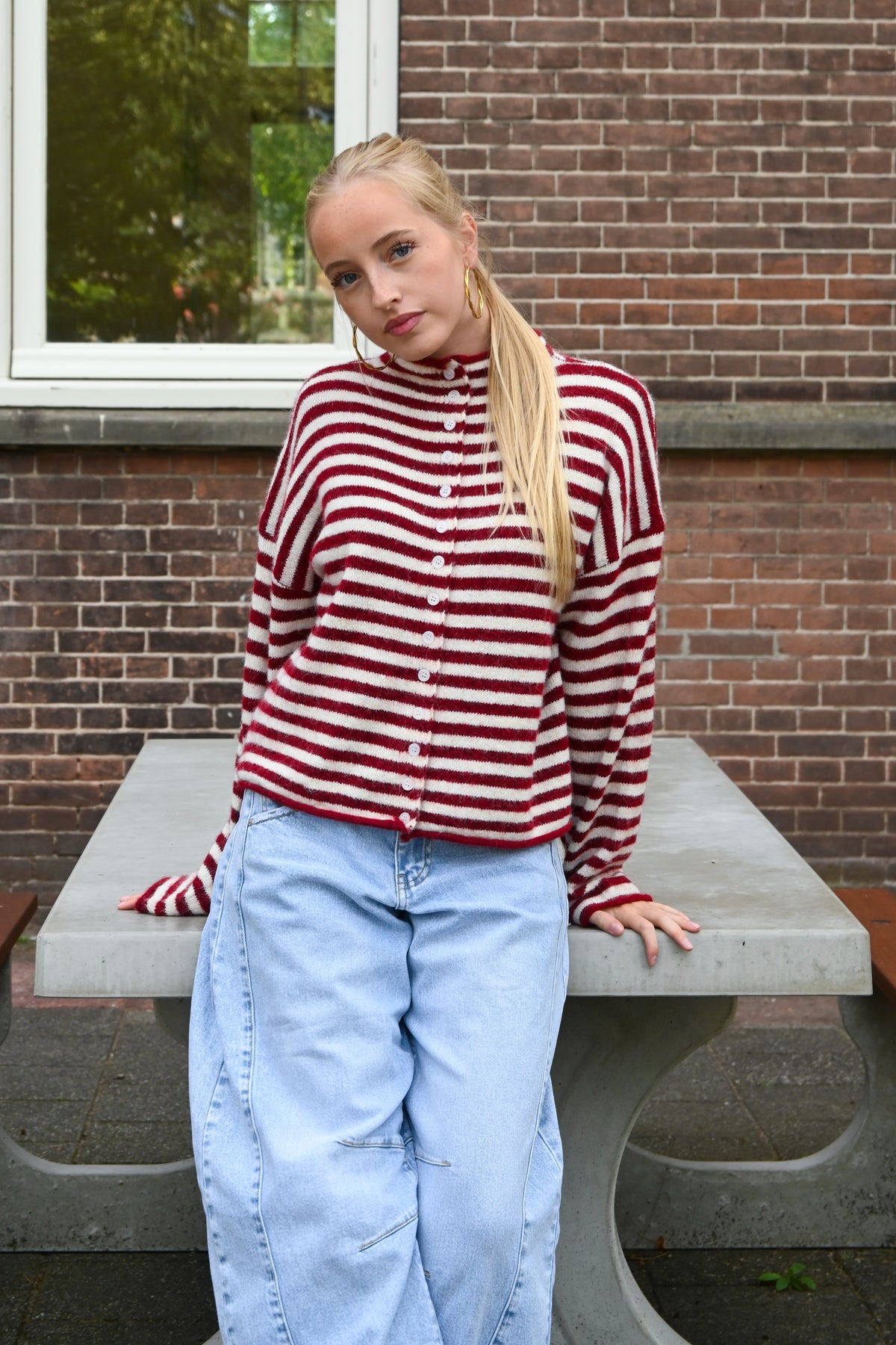 Milou mesure 1,66 m et porte une taille unique. Elle porte normalement du S/M.